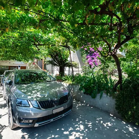 Pavone - Private Parking Апартаменти